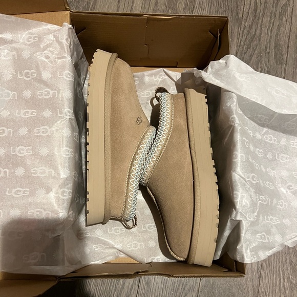 Ugg Tazz Slipper Sand 1143776K  GS size+1/1.5=womens size - Picture 9 of 10
